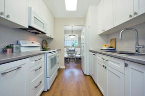 Sarnia apartment for rent - Kitchen with upgraded cabinets, counters and flooring at Bayview Towers in Sarnia, ON