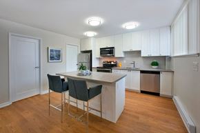 Oshawa apartment for rent - Carriage Hill in Oshawa, ON kitchen with breakfast island