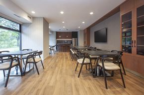 Barrie apartment for rent - Edgehill Apartments in Barrie, ON Social Room with ample seating