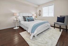 Edmonton apartment for rent - Elizabeth Gardens in Edmonton, AB well lit bedroom