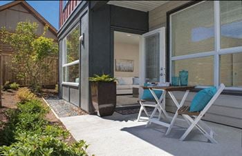 Private balcony/patio