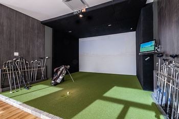 Virtual golf simulator