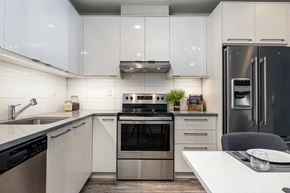 Brossard apartment for rent - Kitchen with Stainless Steel Appliances at Le Saint-Laurent Apartments in Brossard