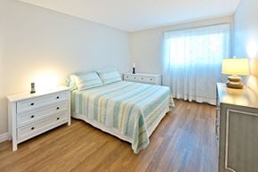 Sherbrooke apartment for rent - Les Jardins Hauterive in Sherbrooke, QC brightly lit bedroom