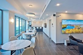 Sherbrooke apartment for rent - Lumineau in Sherbrooke, QC reception room with dining tables and seating