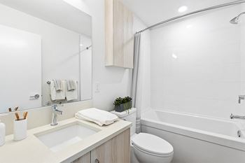 Deep soaker bathtub