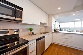 Hamilton apartment for rent - Market Street Kitchen with stainless steel appliances in Hamilton, ON