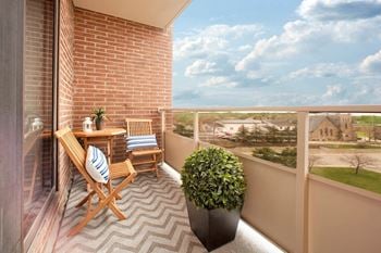 Private balcony/patio