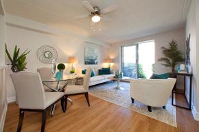 St. Catharines apartment for rent - Oakdale Heights open concept living-dining area in St. Catharines, ON