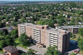 Bradford apartment for rent - Exterior building of Park Place in Bradford, ON