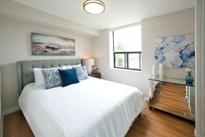 Whitby apartment for rent - Elegant bedroom with hard surface flooring in Whitby, ON