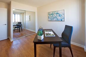 Collingwood apartment for rent - Shannon Towers in Collingwood, ON second bedroom set up as home office