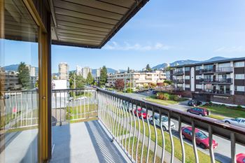 Private balcony/patio