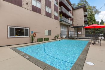 Outdoor pool (shoreview)