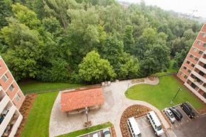 Georgetown apartment for rent - Silvercreek Towers in Georgetown, ON outdoor gazebo with seating