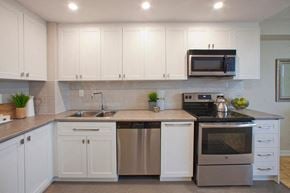 Georgetown apartment for rent - Silvercreek Towers in Georgetown, ON kitchen with stainless steel appliances