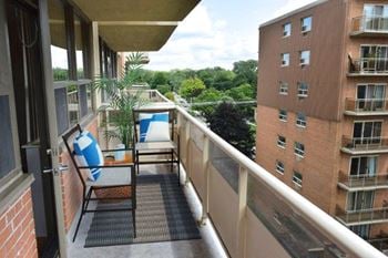 Private balcony/patio