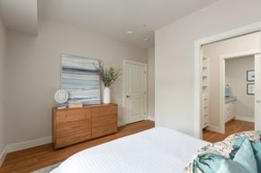 Kelowna apartment for rent - The Conservatory spacious bedroom with walk-in closet in Kelowna, BC