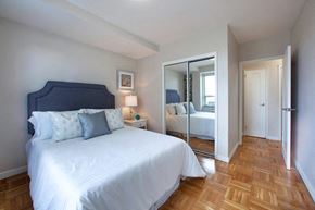 Toronto apartment for rent - South Algiers spacious bedroom in Toronto, ON