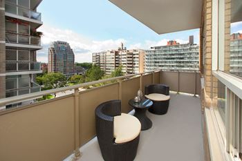 Private balcony/patio