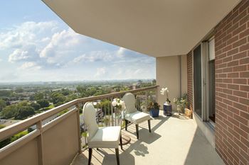 Private balcony/patio