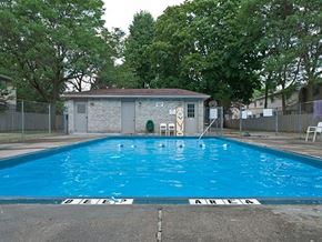 Oshawa apartment for rent - Taunton Terrace in Oshawa, ON outdoor pool with chairs
