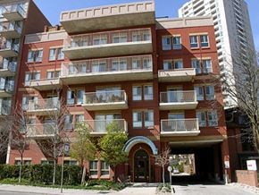 Toronto apartment for rent - Building exterior highlighting top of the line design