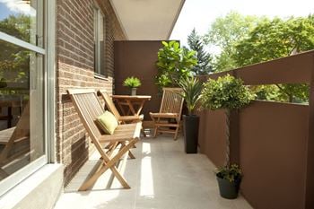Private balcony/patio