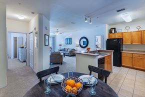 Melbourne apartment for rent - Diningroom