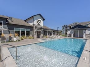Syracuse townhouse for rent - Clubhouse and Pool at The Veridian