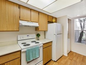 Mesa apartment for rent - Fully Equipped Kitchen at Aztec Springs