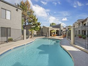 Glendale apartment for rent - Glen Oaks Sparkling Pool