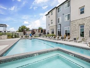 Midvale apartment for rent - Hot Spa and Pool at The Reserve at View 78