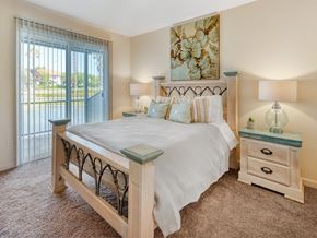Fresno townhouse for rent - Large Bed in Bedroom at Heron Pointe