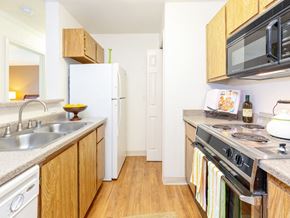 Rancho Cordova apartment for rent - Modern Kitchen With Custom Cabinets at Chesapeake Commons Apartments, California, 95670