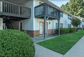 Newnan apartment for rent - A building with a red door and a balcony.