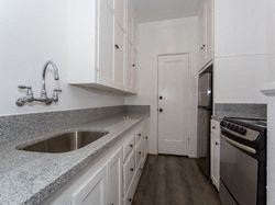 Long Beach apartment for rent - Kitchen view stainless steel appliances