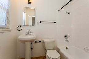 Long Beach apartment for rent - Bathroom view