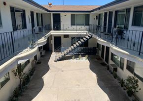 Los Angeles apartment for rent - 2140 Bentley Courtyard View