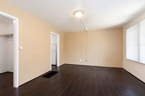 Long Beach apartment for rent - Living space