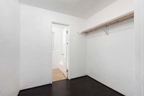 Long Beach apartment for rent - Walk in closet
