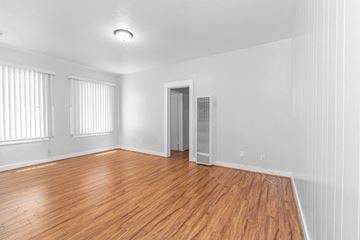 Long Beach apartment for rent - an empty living room with wood flooring and white walls