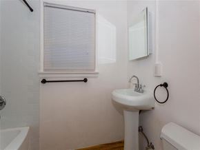 Long Beach apartment for rent - Bathroom