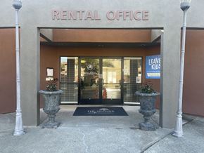 Fairfield apartment for rent - A rental office building with a sign that says "Leave Kids" on the door.
