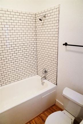 Long Beach apartment for rent - Bathroom with bath tub