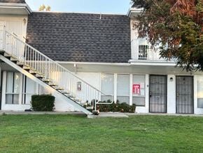 Vacaville apartment for rent - outside leasing office