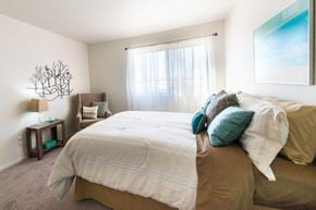 Kingston apartment for rent - a bedroom with a large bed and a window