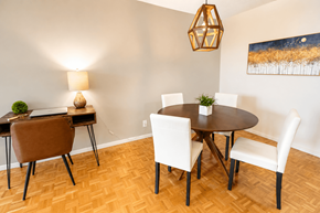 Ottawa apartment for rent - A dining room with a round table and chairs.