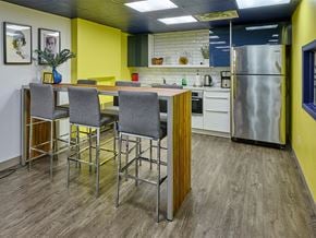 Ottawa apartment for rent - A kitchen with a table and chairs.
