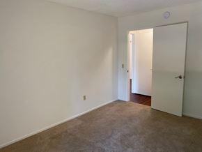 Reseda apartment for rent - Concord's Unit with Carpet